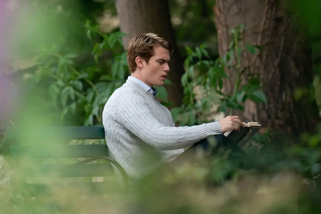 英国王子+美国总统儿子 设定!同性爱情电影《星条红与皇室蓝》曝光片场照!!